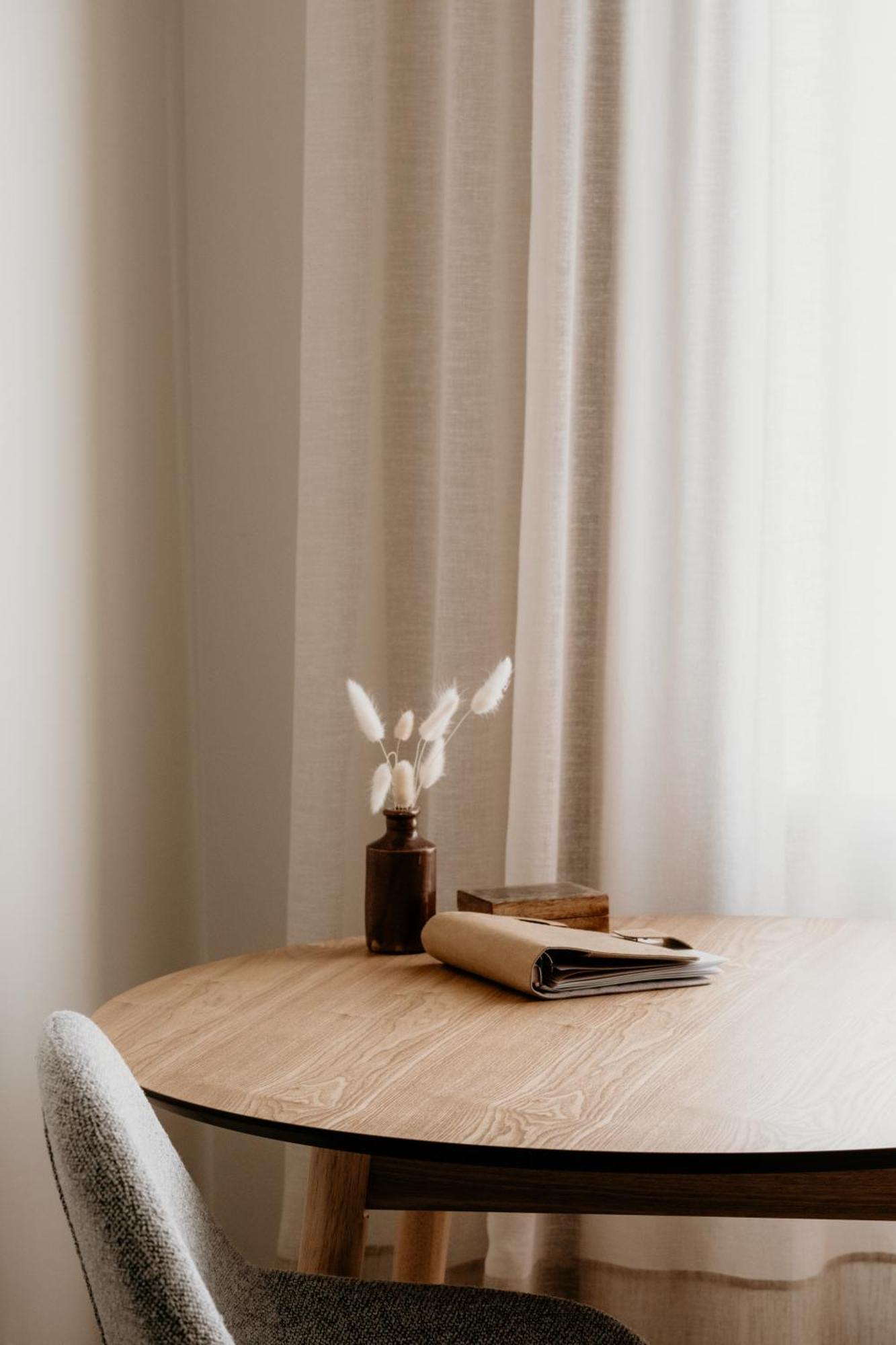 The Oak & Anchor Hotel Port Fairy Eksteriør billede Curtain made of linen