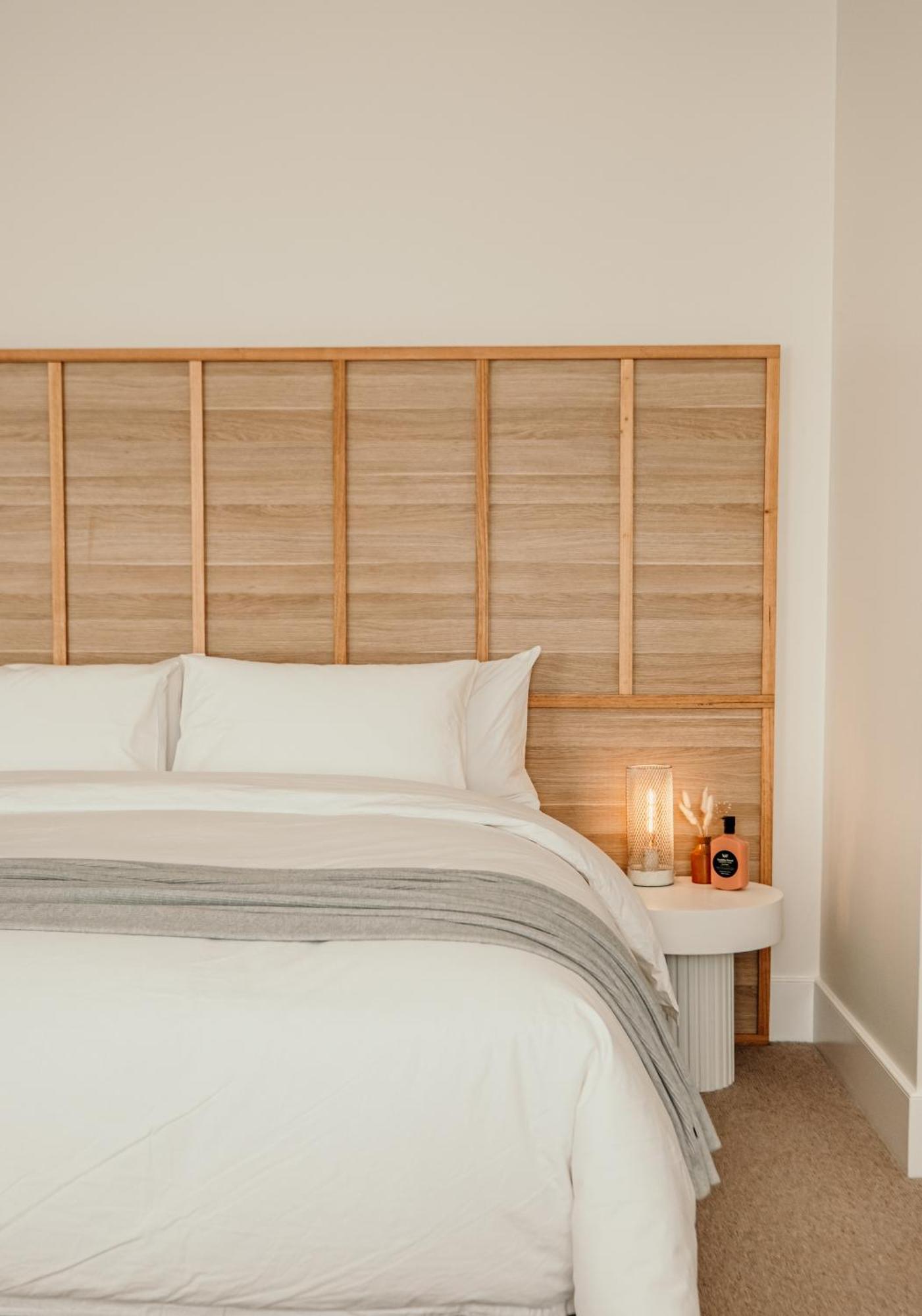 The Oak & Anchor Hotel Port Fairy Eksteriør billede A bamboo headboard