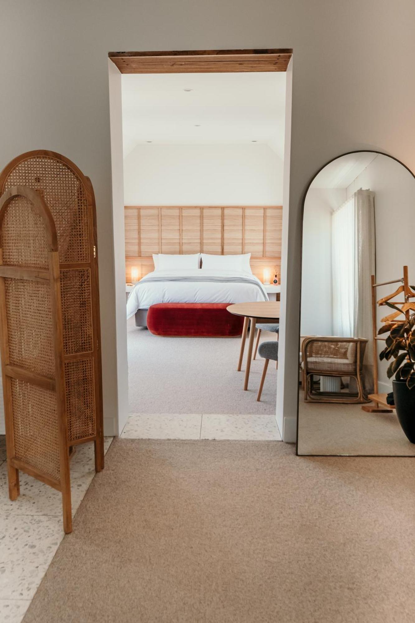The Oak & Anchor Hotel Port Fairy Eksteriør billede A bedroom at the hotel